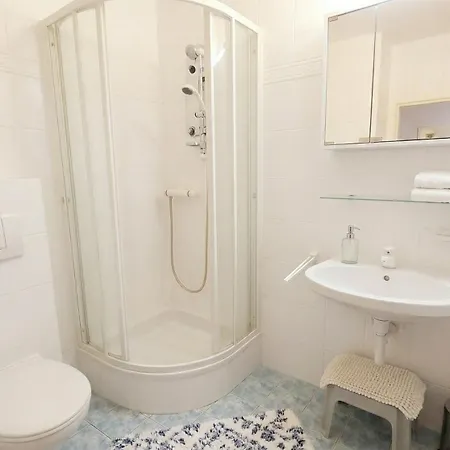 Simon Haus Kmb Seeappartement Am Ossiacher See, Hallenbad, Skiarena Gerlitzen Apartmán